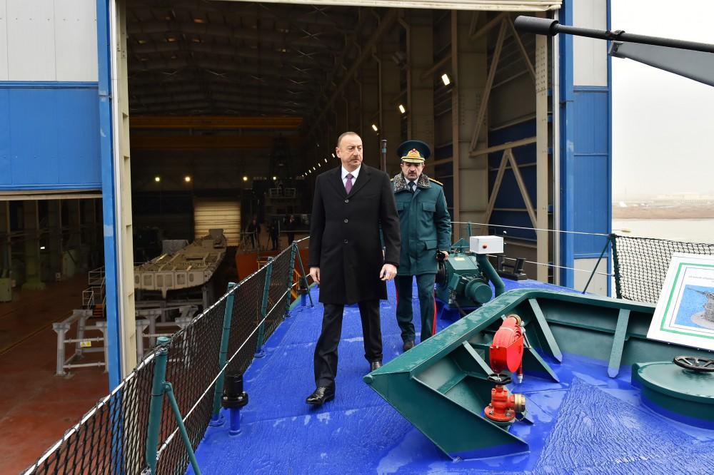 Президент Ильхам Алиев ознакомился с кораблем "Туфан" и новой спецтехникой Береговой охраны Госпогранслужбы  (ФОТО)