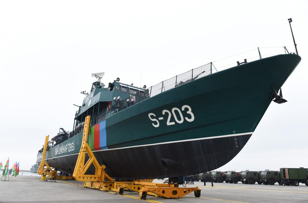 Президент Ильхам Алиев ознакомился с кораблем "Туфан" и новой спецтехникой Береговой охраны Госпогранслужбы  (ФОТО)