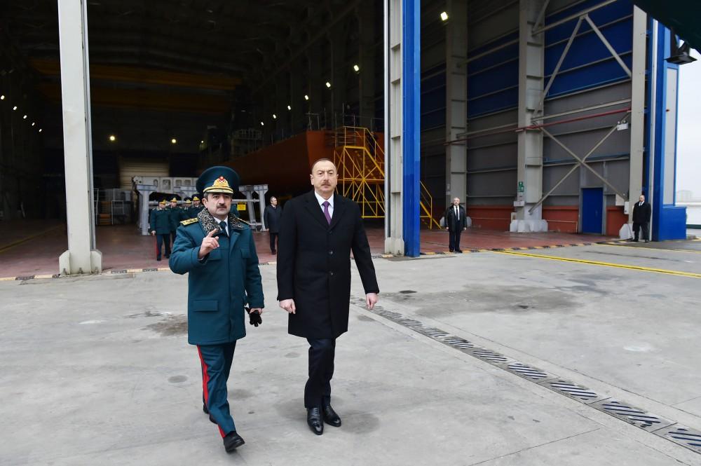 Президент Ильхам Алиев ознакомился с кораблем "Туфан" и новой спецтехникой Береговой охраны Госпогранслужбы  (ФОТО)