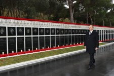 Президент Азербайджана почтил светлую память шехидов (ФОТО)