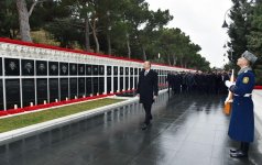 Президент Азербайджана почтил светлую память шехидов (ФОТО)