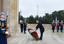 Президент Азербайджана почтил светлую память шехидов (ФОТО)