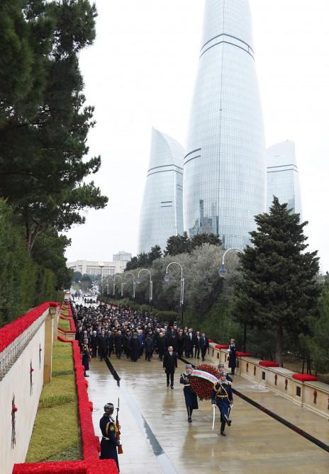 Президент Азербайджана почтил светлую память шехидов (ФОТО)