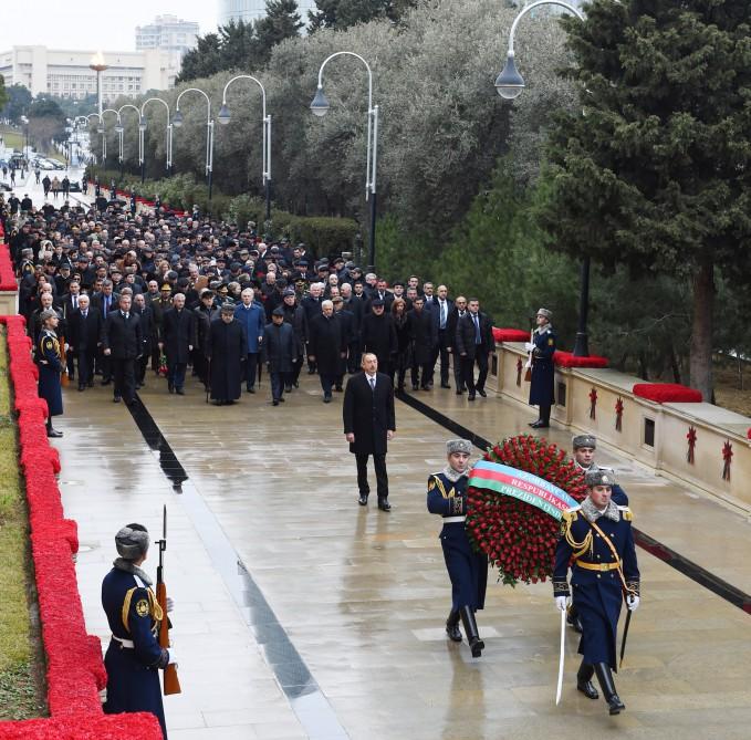 Президент Азербайджана почтил светлую память шехидов (ФОТО)