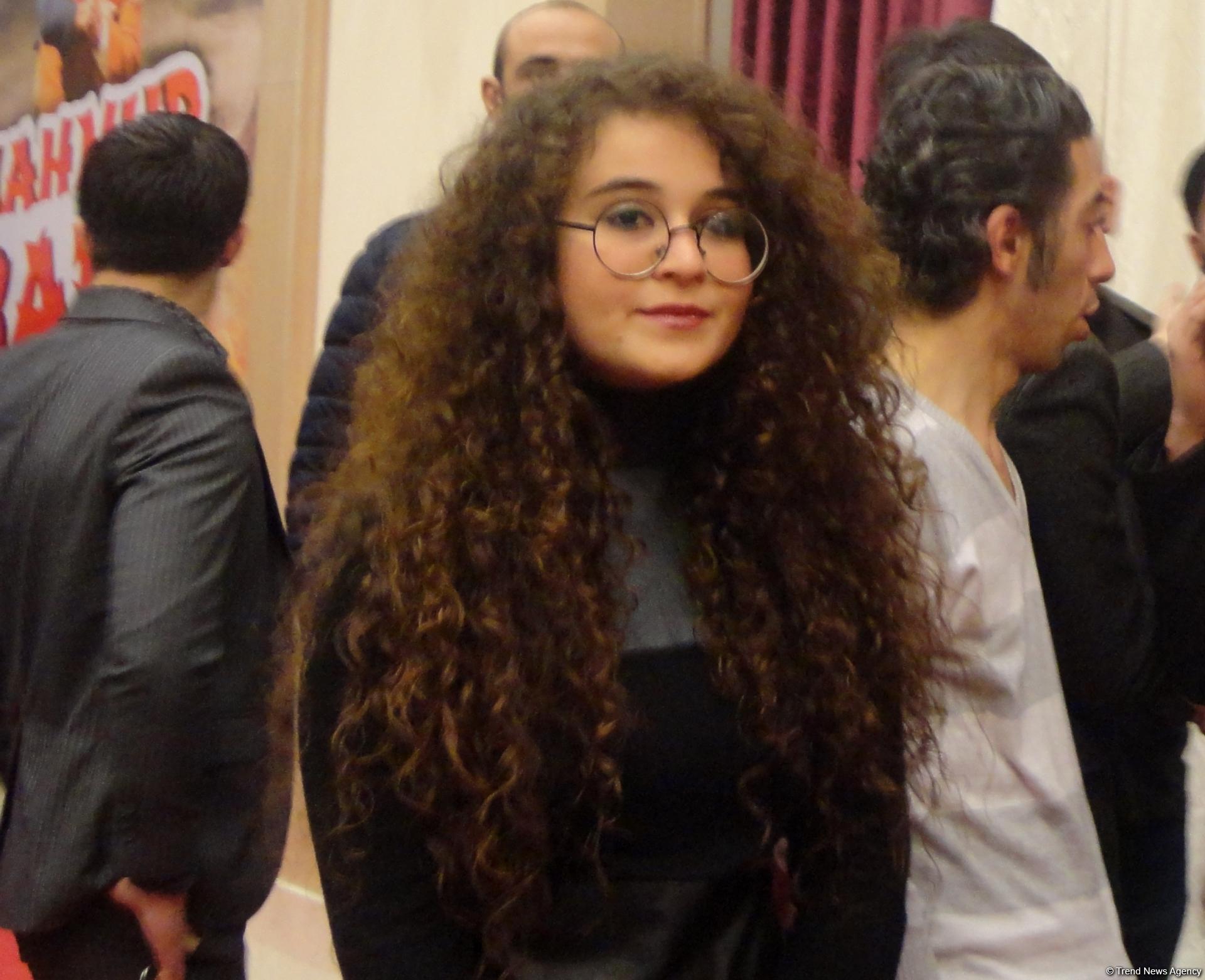 Дедушка Махмуд рассмешил азербайджанских звезд (ФОТО)