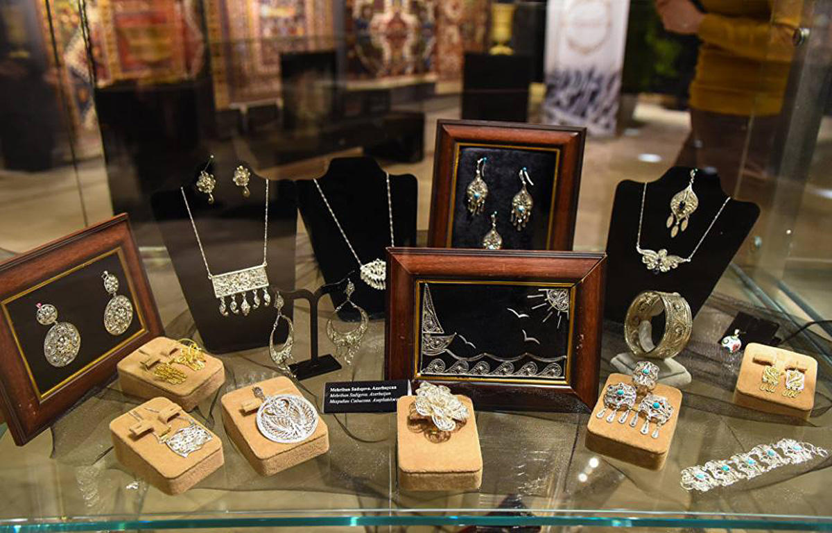 Выставка ювелирных изделий в Баку (ФОТО)