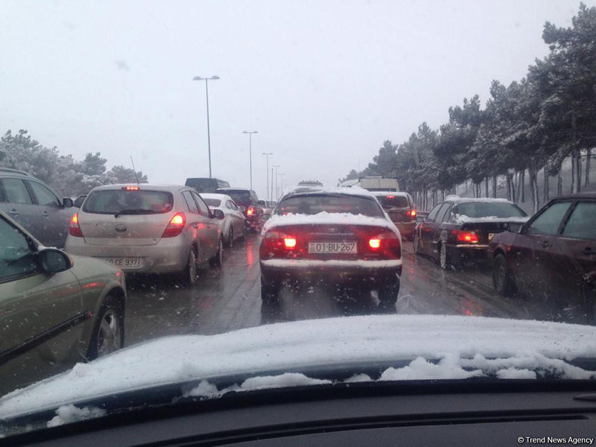 На дороге Баку-Сумгайыт произошла цепная авария  (ФОТО)