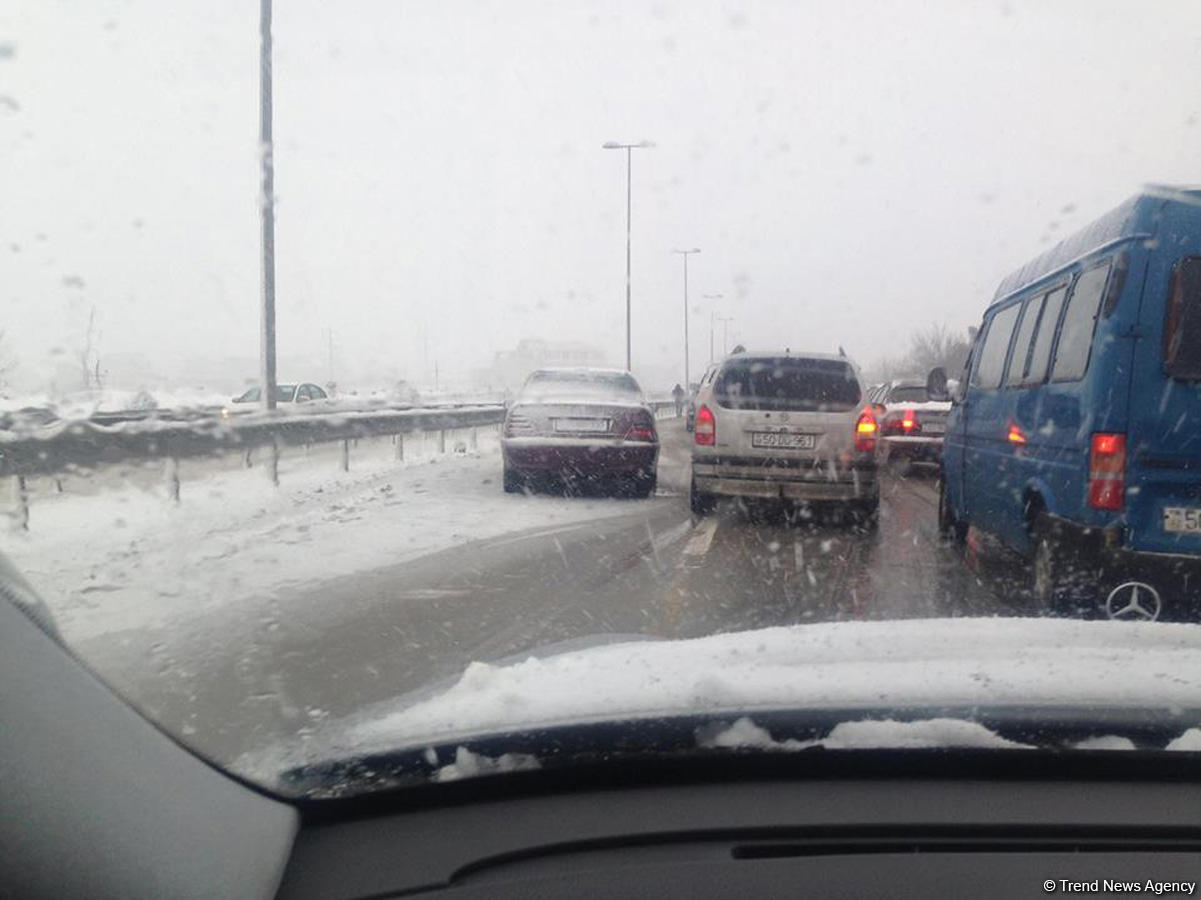 На дороге Баку-Сумгайыт произошла цепная авария  (ФОТО)