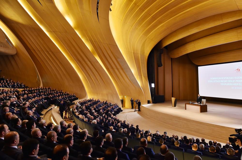 Президент Ильхам Алиев принял участие в конференции в рамках Госпрограммы социально-экономического развития регионов Азербайджана  (ФОТО)