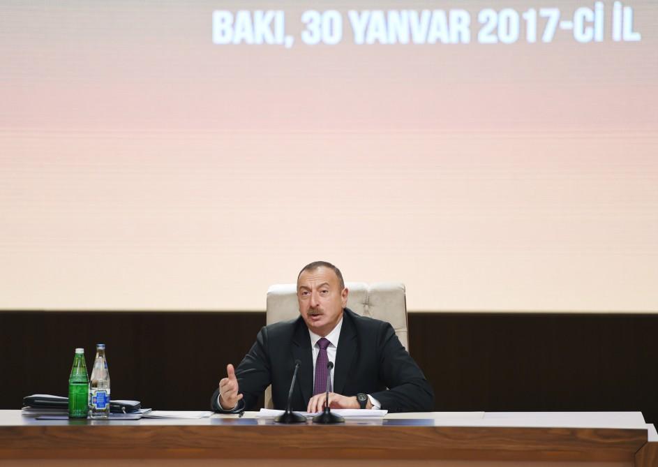 Президент Ильхам Алиев принял участие в конференции в рамках Госпрограммы социально-экономического развития регионов Азербайджана  (ФОТО)