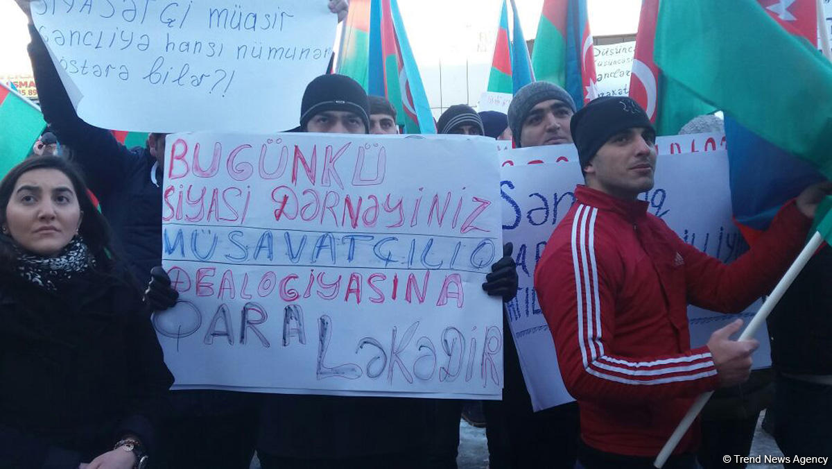 В Баку молодежь протестует против подстрекательской политики партии "Мусават" (ФОТО)