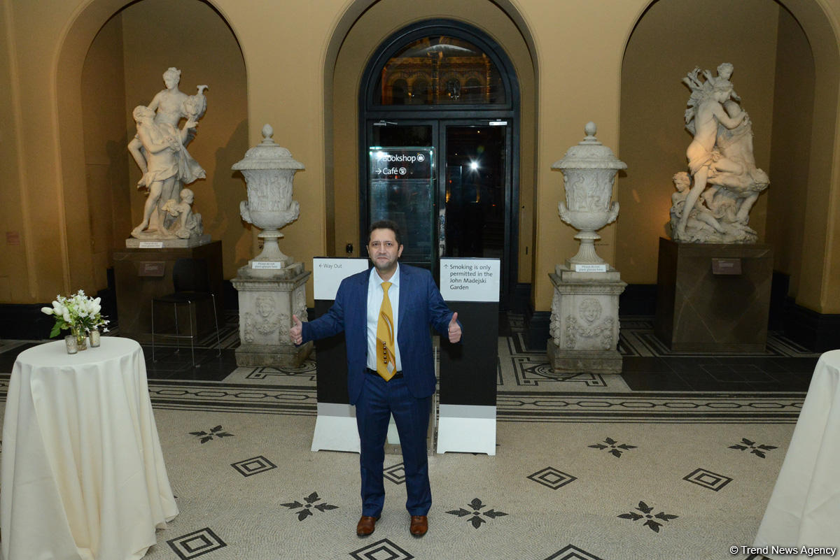 Путешествие в Лондон: Музей Виктории и Альберта и азербайджанский ковер "Шейх Сафи" (ФОТО, часть 1)