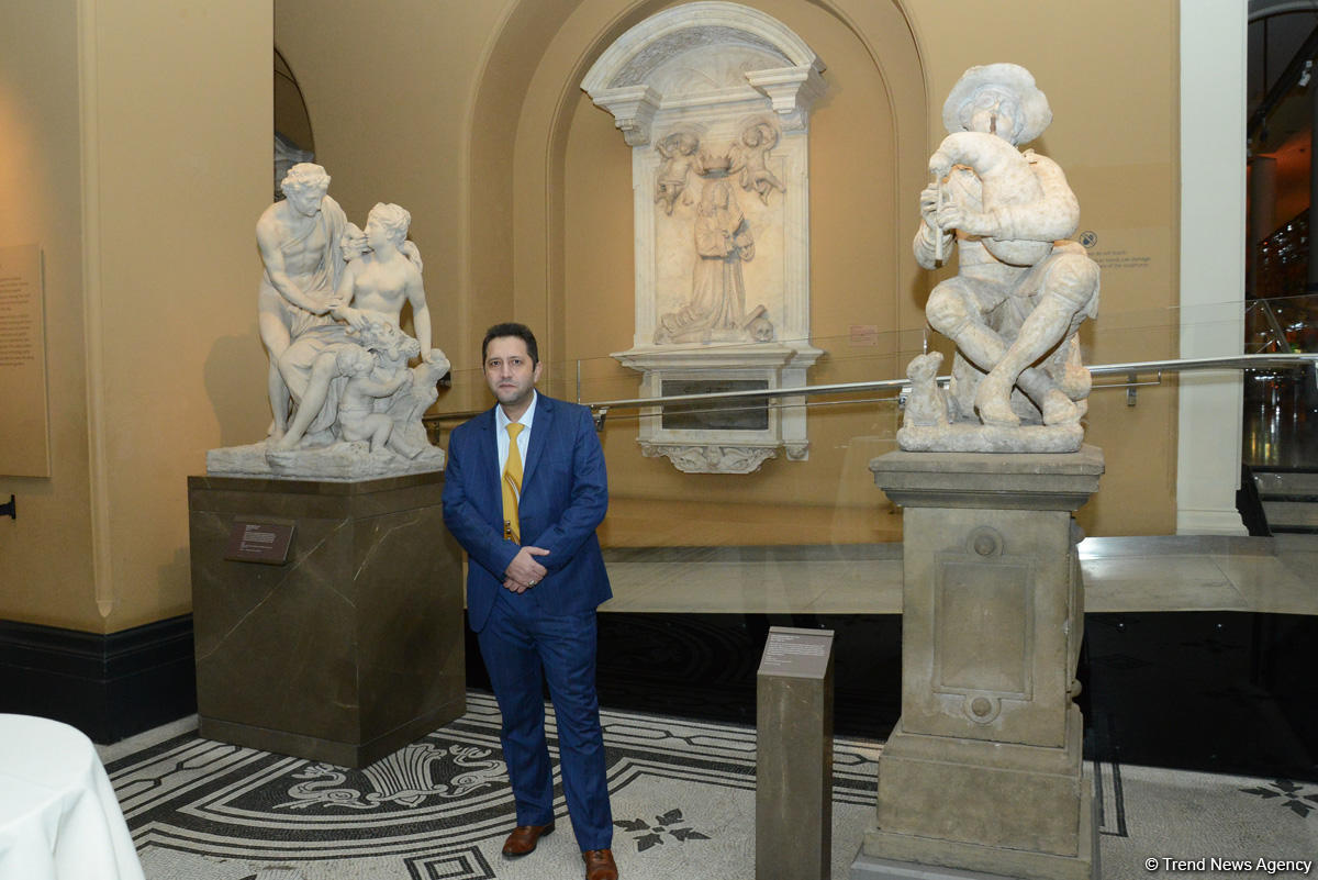 Путешествие в Лондон: Музей Виктории и Альберта и азербайджанский ковер "Шейх Сафи" (ФОТО, часть 1)