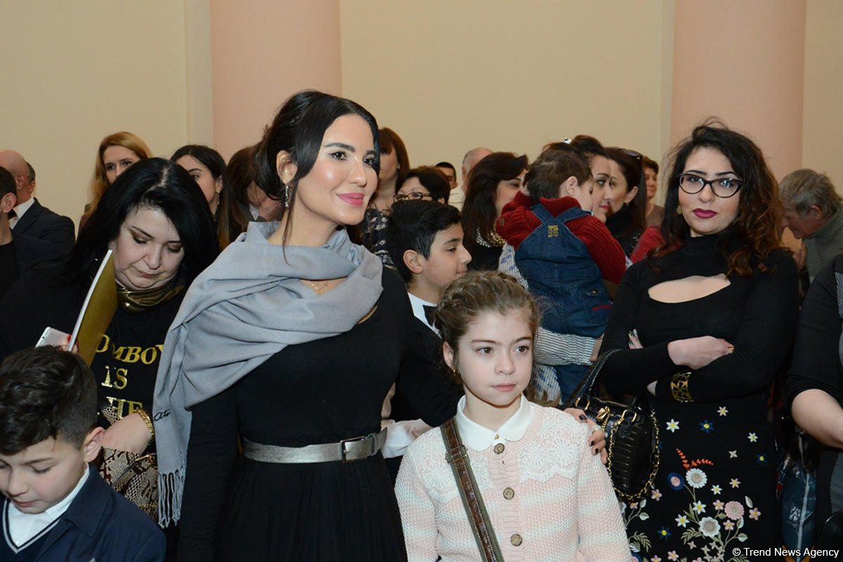 В Баку открылась выставка Милены Набиевой "Minabi - Узоры Мироздания": буйство красок, чувств и восприятия (ФОТО)