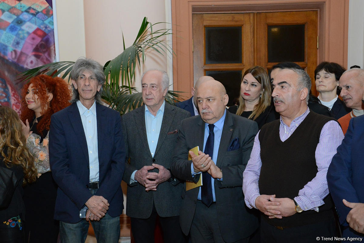 В Баку открылась выставка Милены Набиевой "Minabi - Узоры Мироздания": буйство красок, чувств и восприятия (ФОТО)