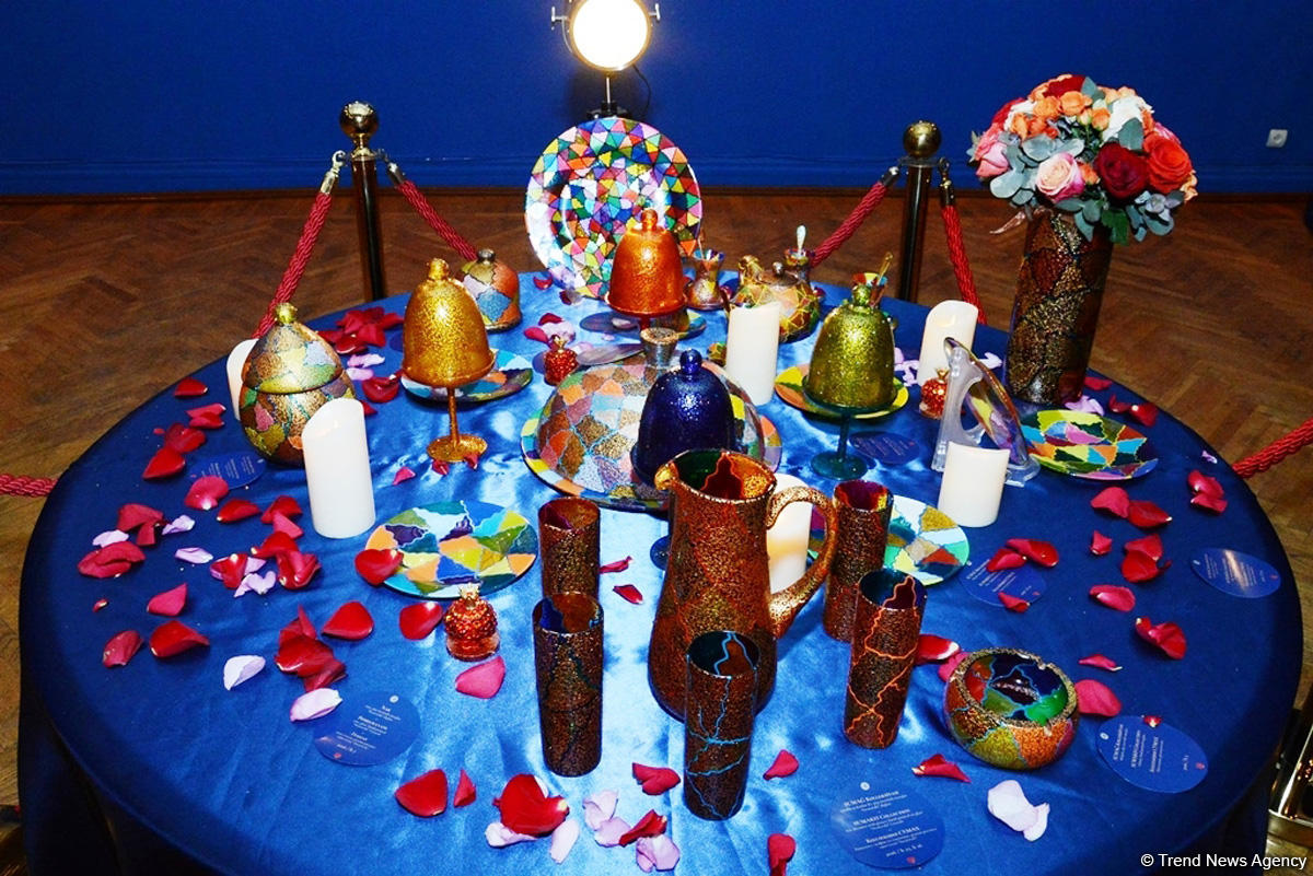 В Баку открылась выставка Милены Набиевой "Minabi - Узоры Мироздания": буйство красок, чувств и восприятия (ФОТО)