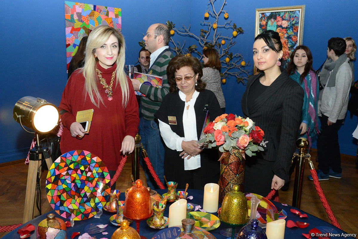 В Баку открылась выставка Милены Набиевой "Minabi - Узоры Мироздания": буйство красок, чувств и восприятия (ФОТО)