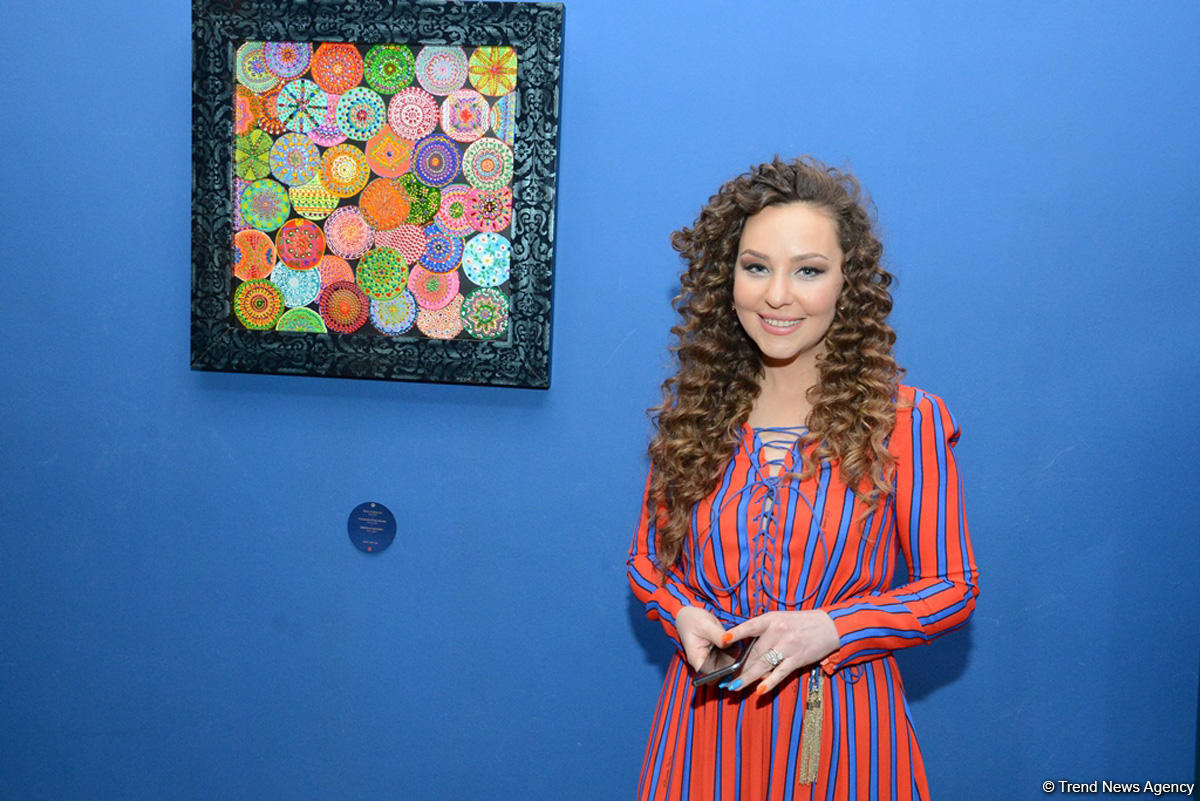 В Баку открылась выставка Милены Набиевой "Minabi - Узоры Мироздания": буйство красок, чувств и восприятия (ФОТО)