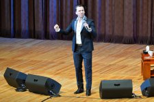 Максим Галкин в Баку: Самый вкусный плов … во время "эхсана" (ФОТО)