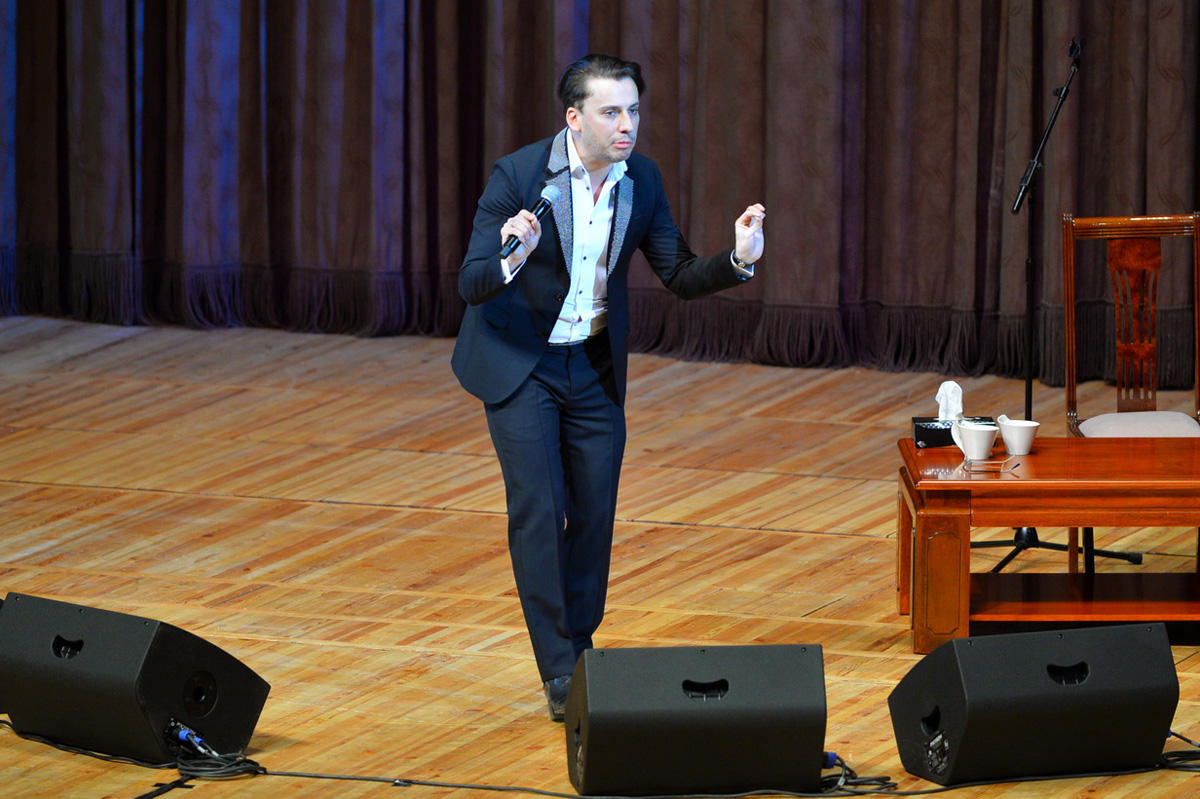 Максим Галкин в Баку: Самый вкусный плов … во время "эхсана" (ФОТО)