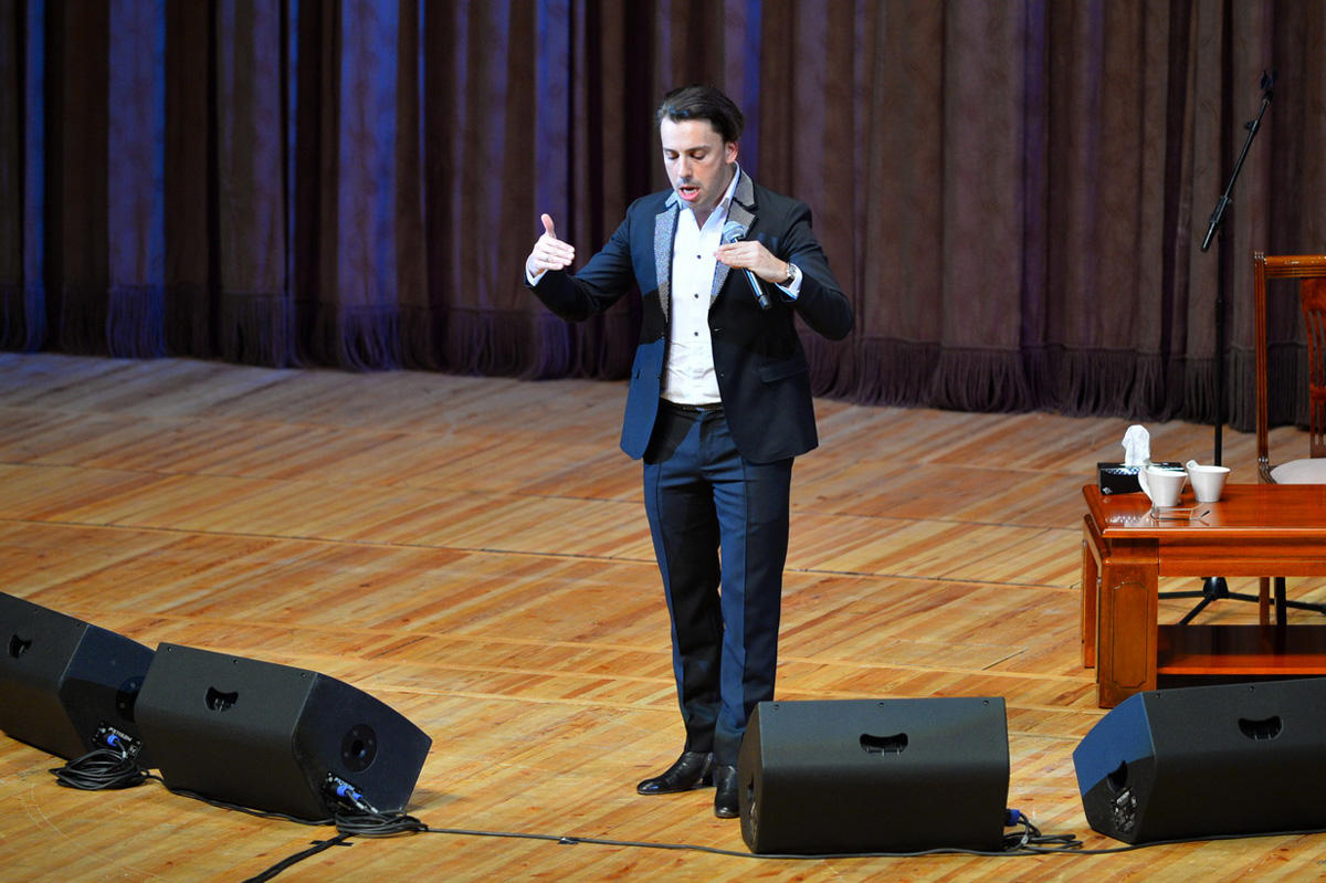 Максим Галкин в Баку: Самый вкусный плов … во время "эхсана" (ФОТО)