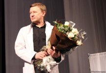 Аншлаг и овации: "Жестокий урок" от российских актеров в Баку (ФОТО)