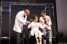 Аншлаг и овации: "Жестокий урок" от российских актеров в Баку (ФОТО)