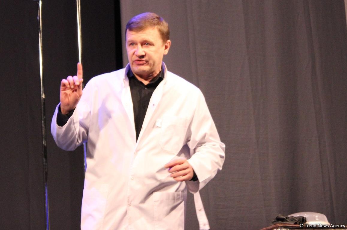 Аншлаг и овации: "Жестокий урок" от российских актеров в Баку (ФОТО)