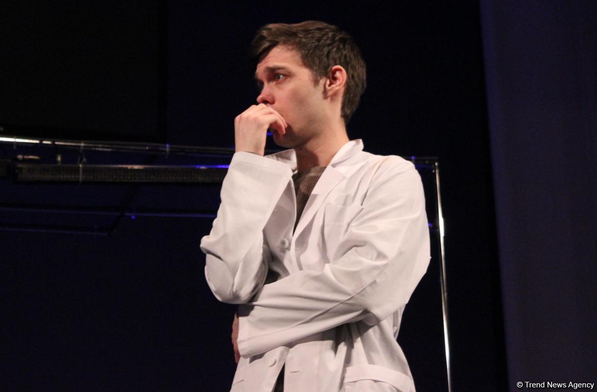 Аншлаг и овации: "Жестокий урок" от российских актеров в Баку (ФОТО)