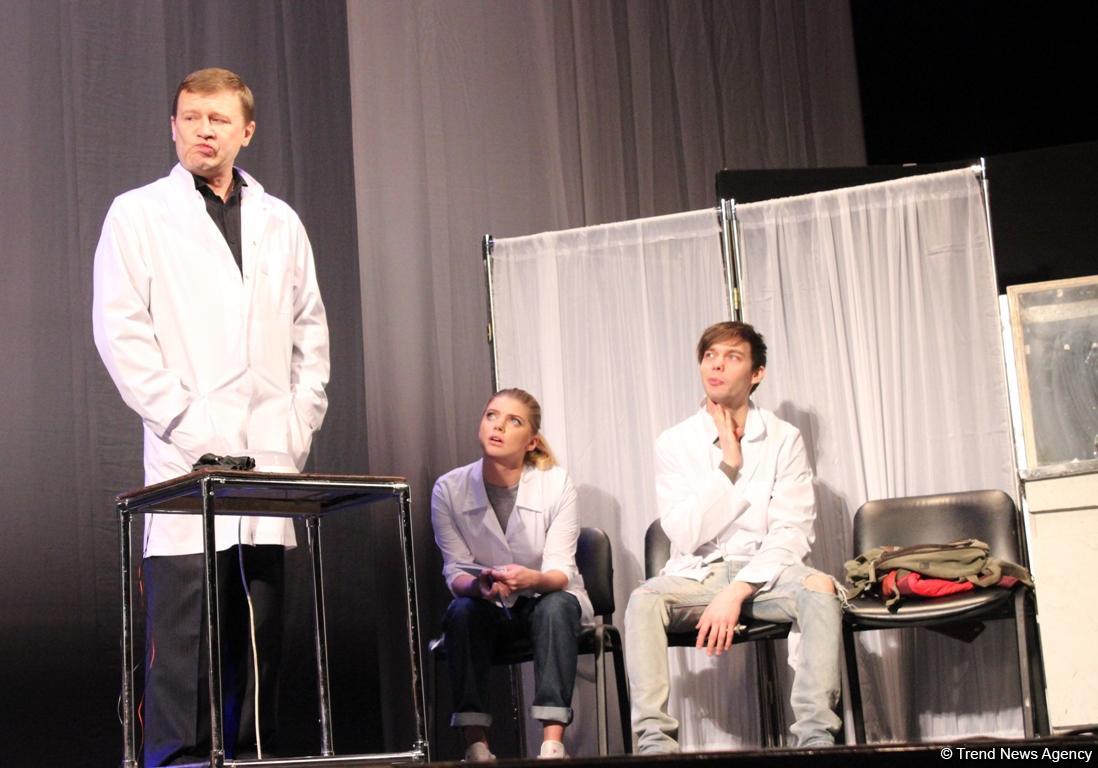 Аншлаг и овации: "Жестокий урок" от российских актеров в Баку (ФОТО)