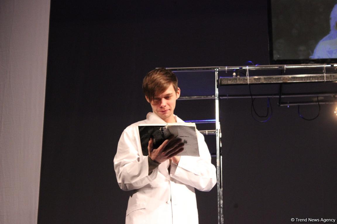 Аншлаг и овации: "Жестокий урок" от российских актеров в Баку (ФОТО)