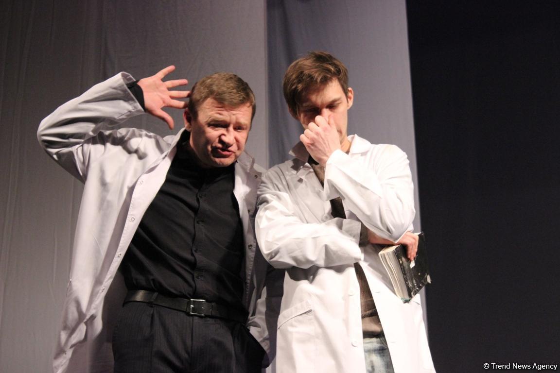 Аншлаг и овации: "Жестокий урок" от российских актеров в Баку (ФОТО)