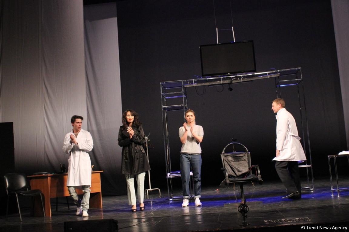 Аншлаг и овации: "Жестокий урок" от российских актеров в Баку (ФОТО)