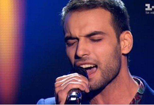 Азербайджанский певец исполнил песню "Küçələrə su səpmişəm" на "Голосе Украины" (ФОТО/ВИДЕО)