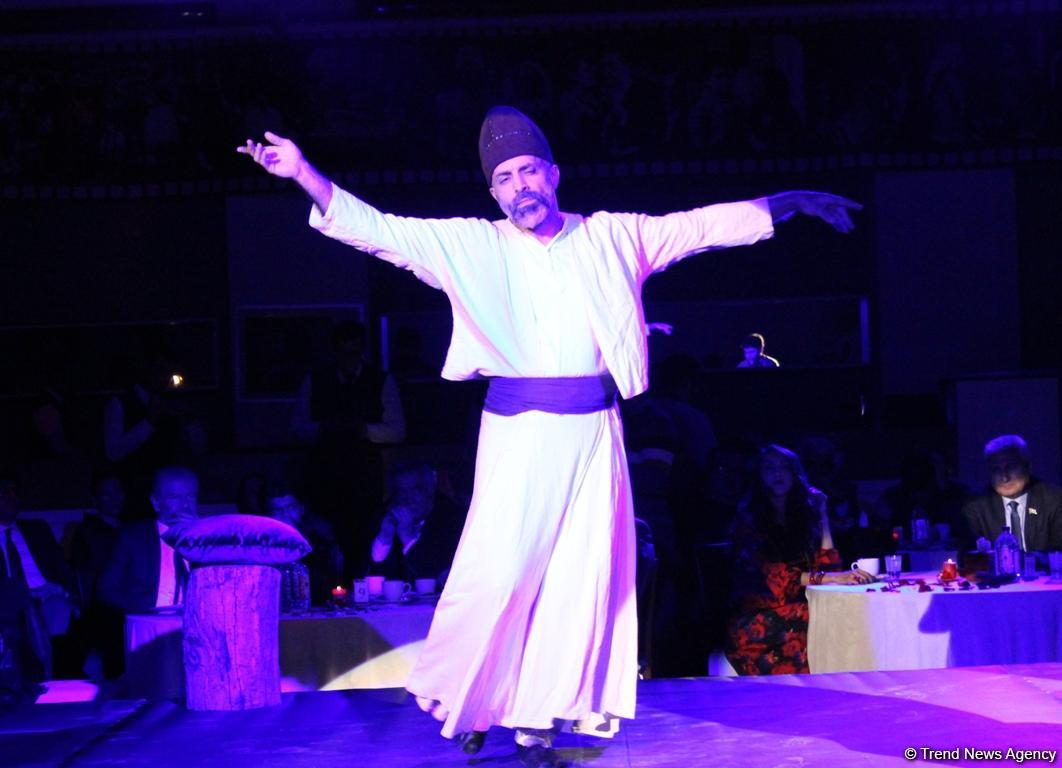 Баку и любовь: Каждая строчка, как мгновение судьбы (ФОТО)