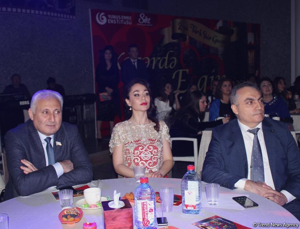 Баку и любовь: Каждая строчка, как мгновение судьбы (ФОТО)