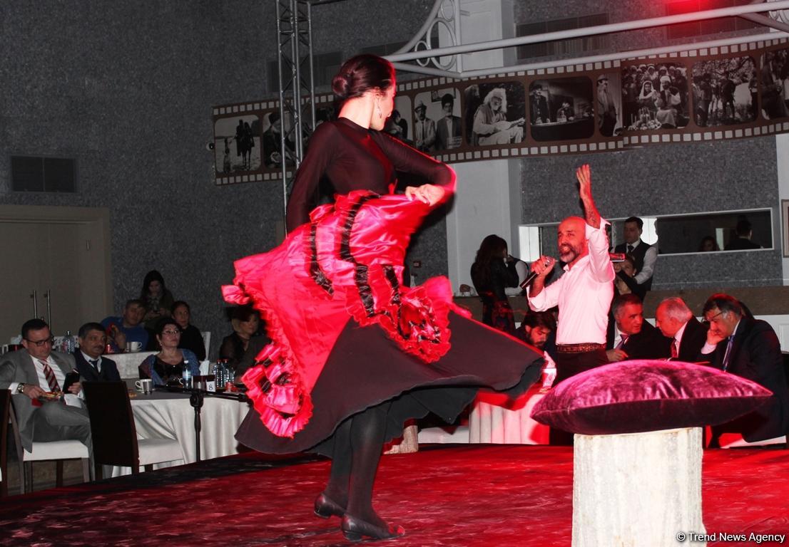 Баку и любовь: Каждая строчка, как мгновение судьбы (ФОТО)