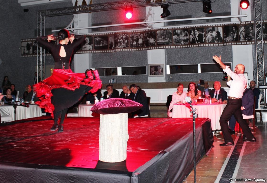 Баку и любовь: Каждая строчка, как мгновение судьбы (ФОТО)