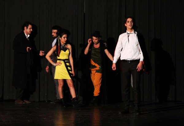 Из 16-го в 21 век: Азербайджанские студенты представили историю любви Шекспира (ФОТО)