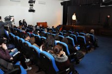 Из 16-го в 21 век: Азербайджанские студенты представили историю любви Шекспира (ФОТО)