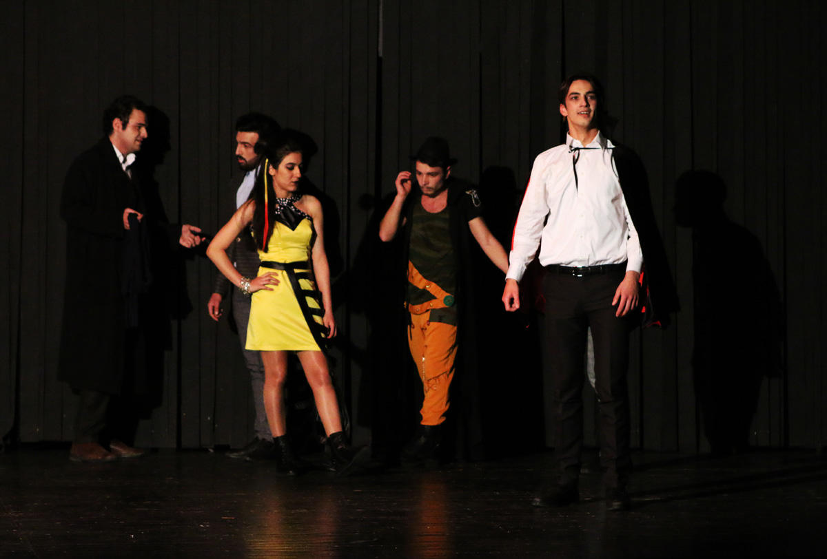 Из 16-го в 21 век: Азербайджанские студенты представили историю любви Шекспира (ФОТО)