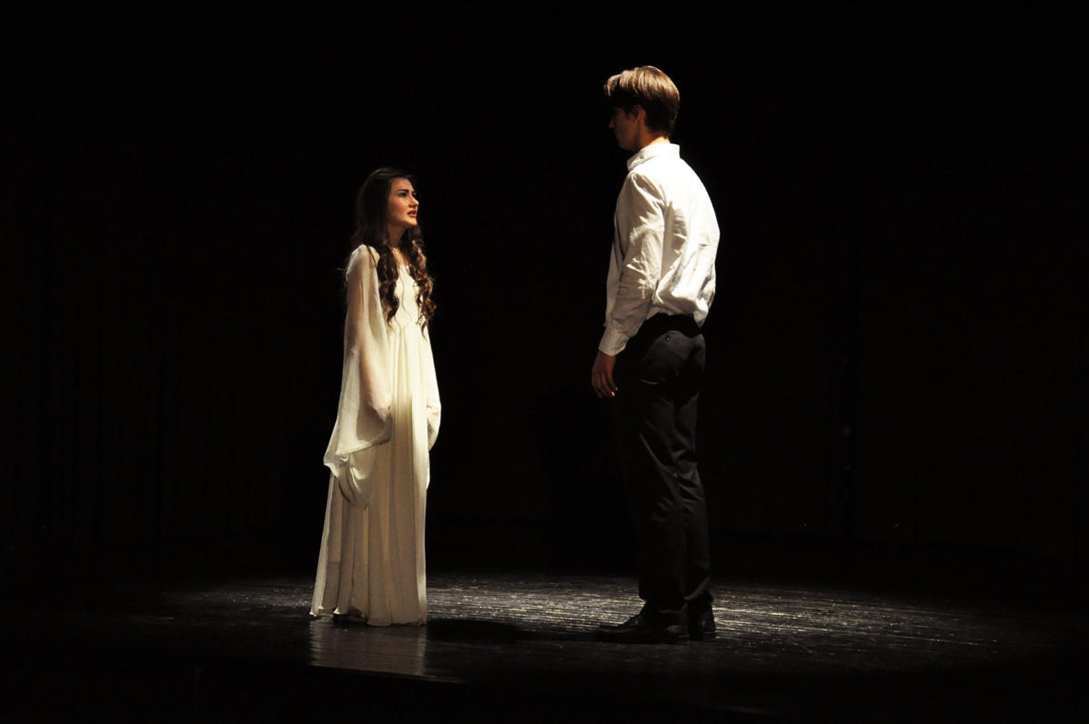 Из 16-го в 21 век: Азербайджанские студенты представили историю любви Шекспира (ФОТО)