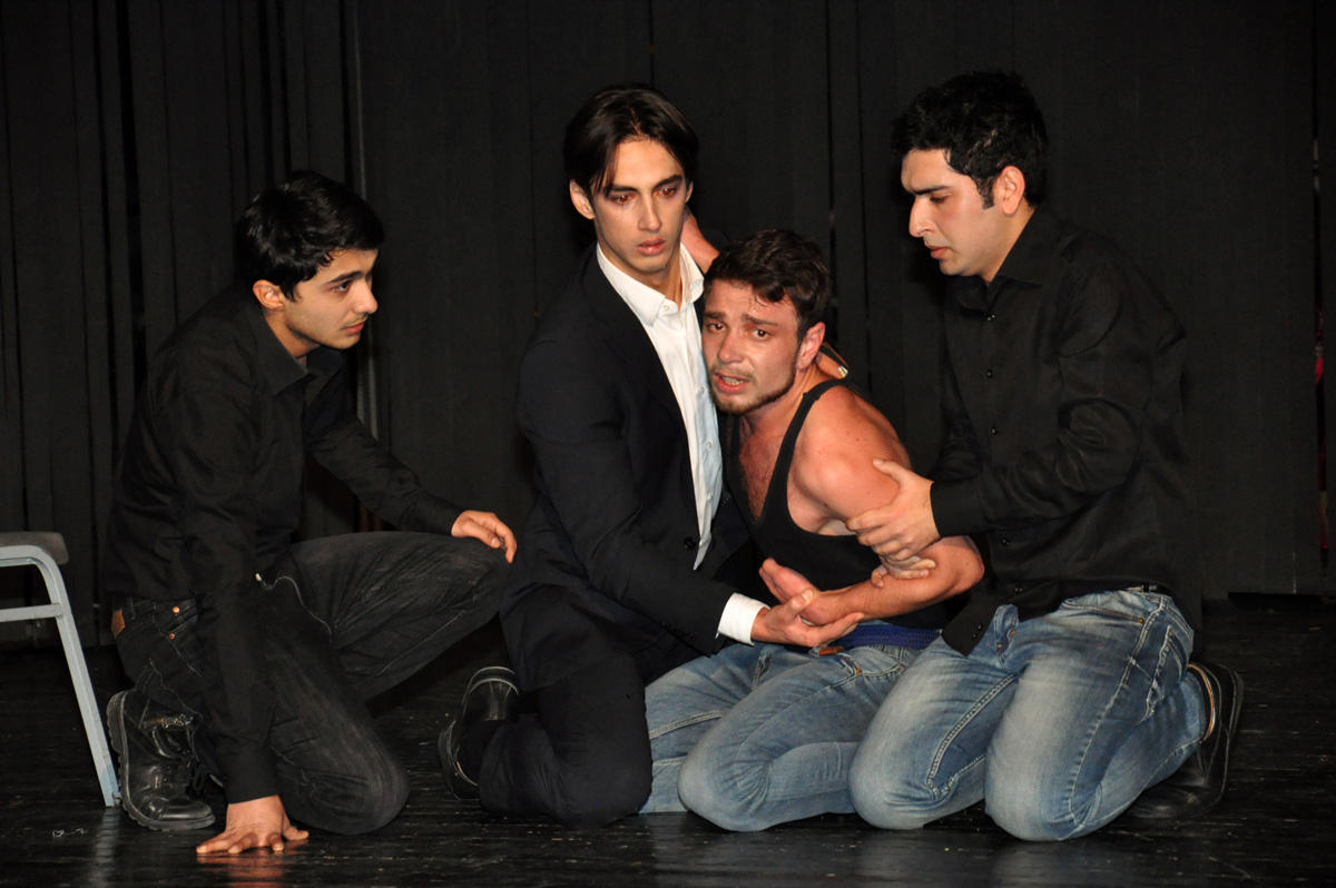 Из 16-го в 21 век: Азербайджанские студенты представили историю любви Шекспира (ФОТО)