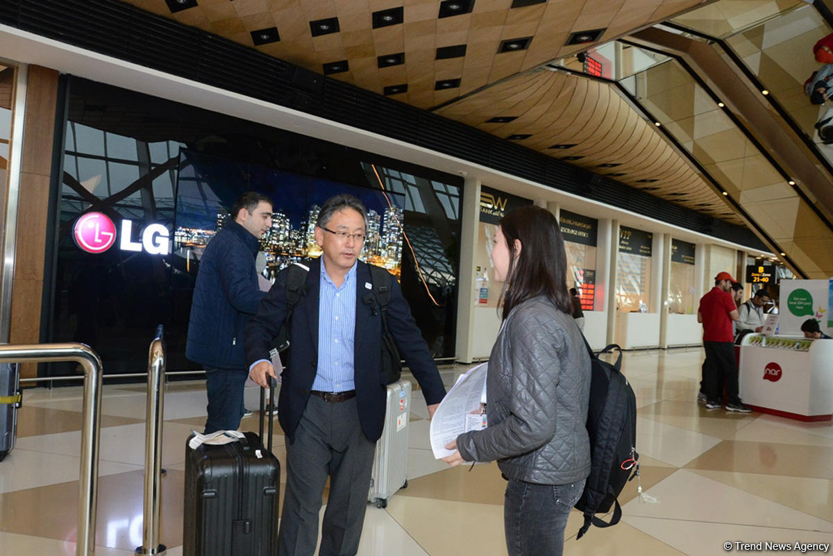 Делегация из Японии прибыла в Баку для участия в Кубке мира по прыжкам на батуте и тамблингу (ФОТОРЕПОРТАЖ)