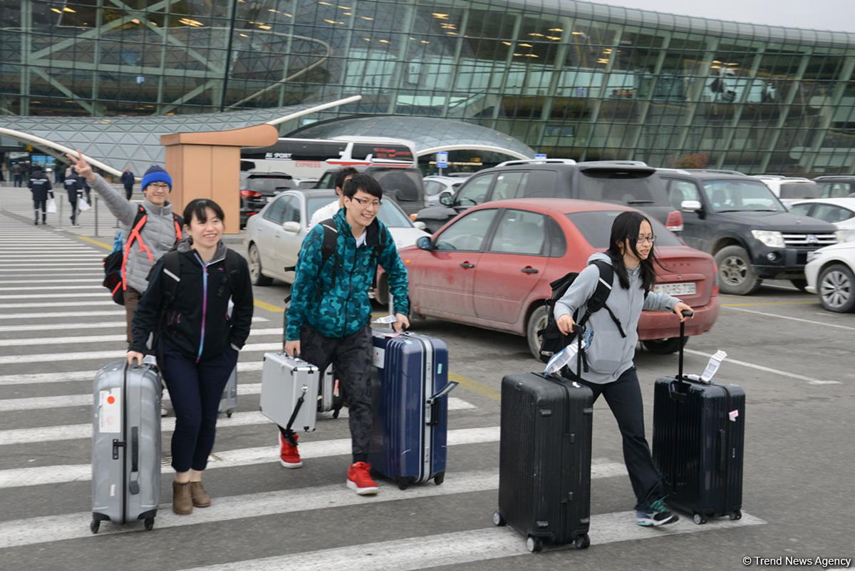 Делегация из Японии прибыла в Баку для участия в Кубке мира по прыжкам на батуте и тамблингу (ФОТОРЕПОРТАЖ)