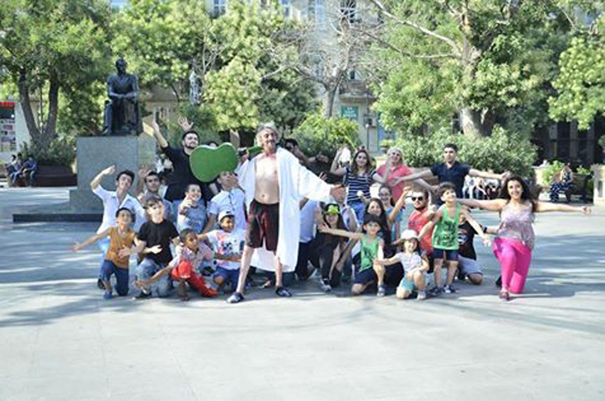 Неудачная премьера азербайджанских братьев, или Любовь к одной женщине (ФОТО)