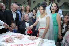 Такого вы еще не видели! Невеста из Азербайджана совершила прыжок с 4000 метров (ВИДЕО, ФОТО)