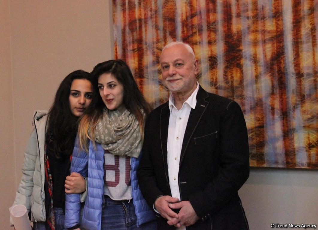 Любимый художник экс-президента США и звезд Голливуда представил в Баку "The observer is the observed" (ФОТО)