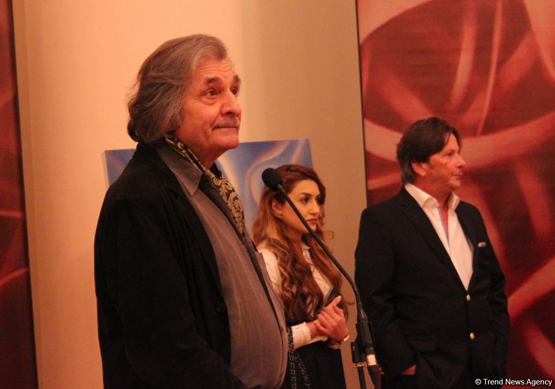 Любимый художник экс-президента США и звезд Голливуда представил в Баку "The observer is the observed" (ФОТО)