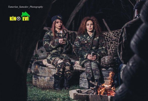 Азербайджанские телеведущие в военной форме: беседа у костра  с Видади Гасановым (ВИДЕО, ФОТО)